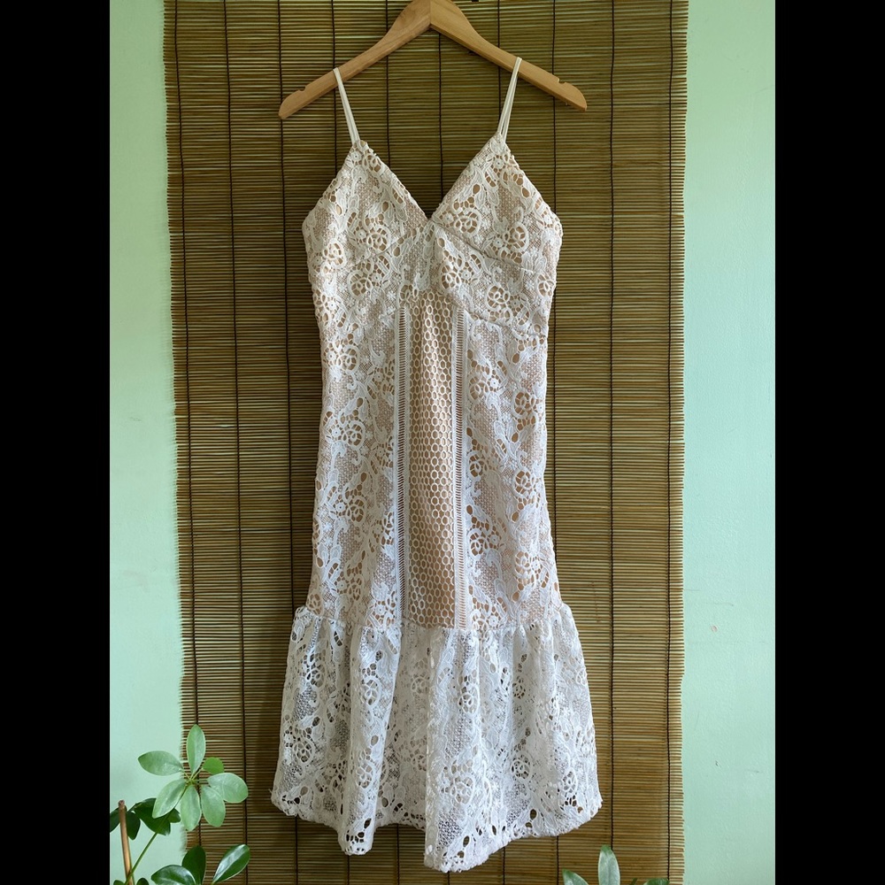 Flash SALE ☀️ $45 ☀️NWT Romeo and Juliet Couture Lace Dress
